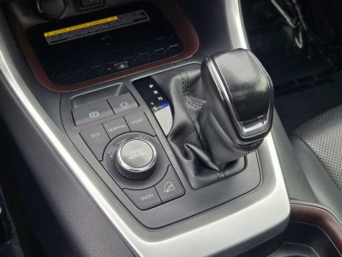 Used 2020 Toyota RAV4 Limited AWD/4WD image 40