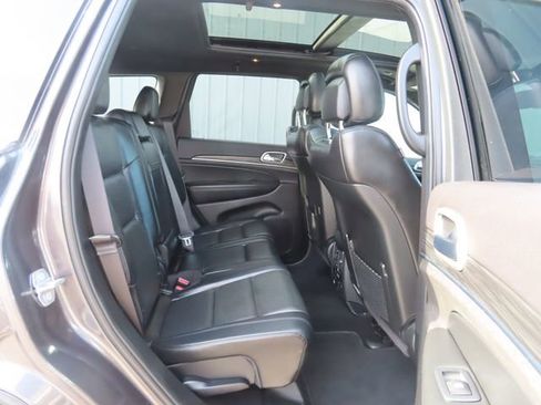 Used 2019 Jeep Grand Cherokee Limited w/ Luxury Group II AWD/4WD image 30