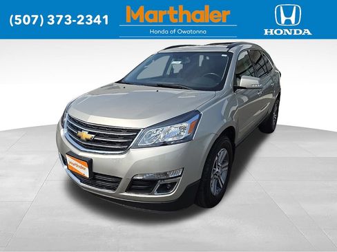 Used 2017 Chevrolet Traverse LT FWD image 1