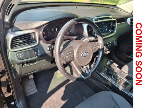 Used 2017 Kia Sorento AWD w/ LX Convenience Package image 10