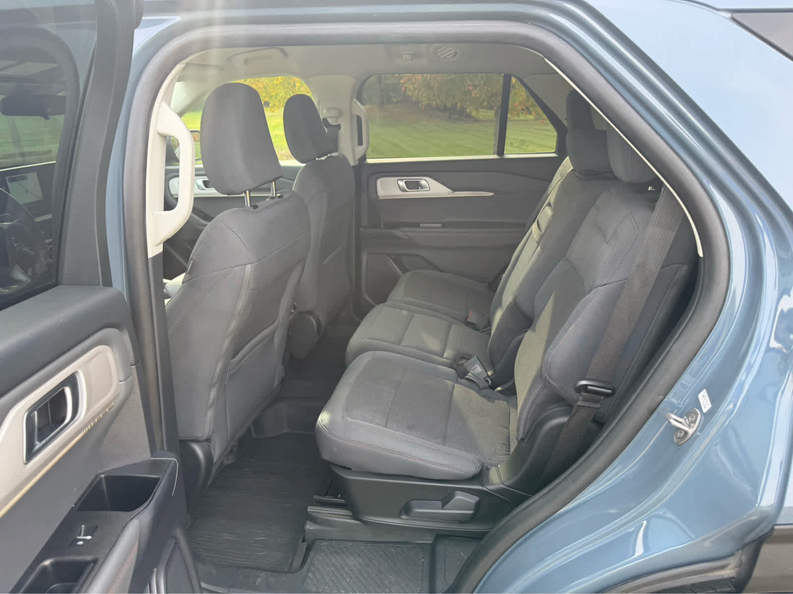 Used 2025 Ford Explorer Active AWD/4WD image 12