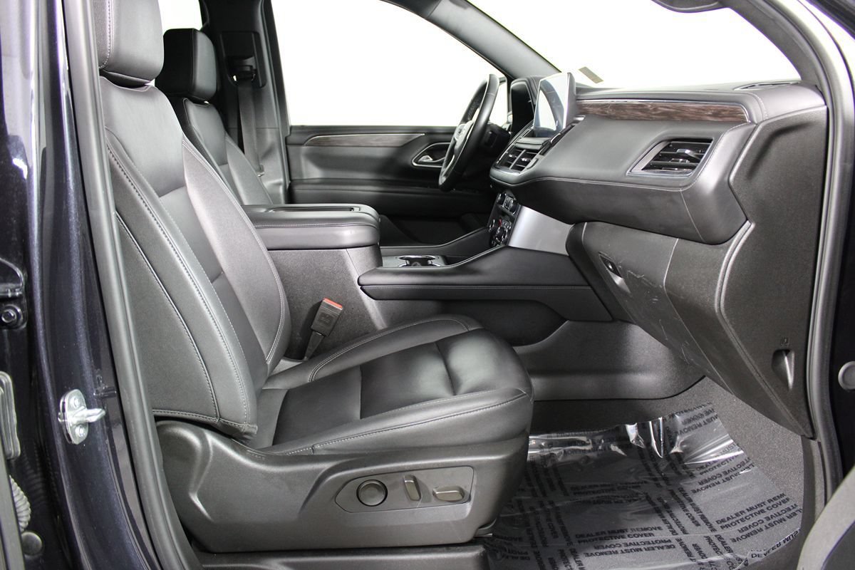Used 2024 Chevrolet Suburban LT RWD image 23