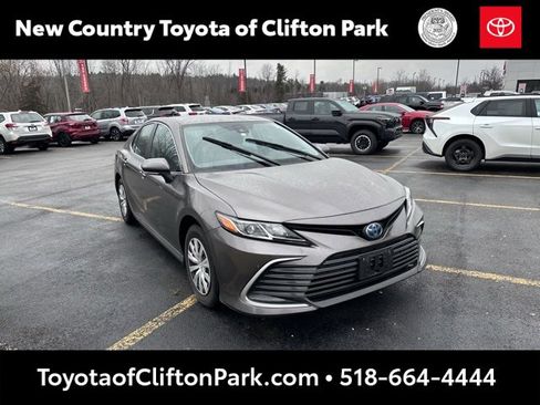 Used 2022 Toyota Camry LE image 1