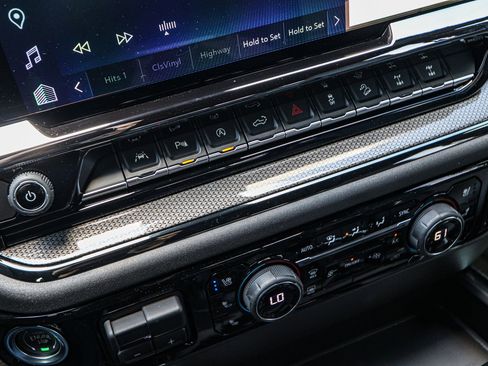 New 2025 Chevrolet Silverado 1500 ZR2 w/ Technology Package image 40