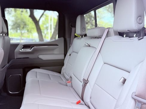 Used 2024 GMC Sierra 1500 SLT w/ SLT Premium Plus Package image 31