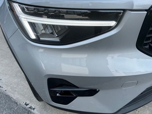 Certified 2025 Volvo XC40 B5 Plus image 5