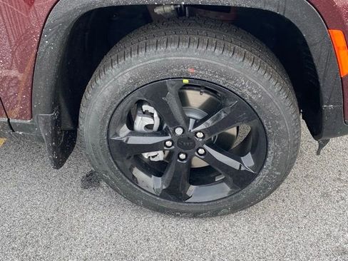 New 2025 Jeep Grand Cherokee L Limited w/ Black Appearance Package AWD/4WD image 11