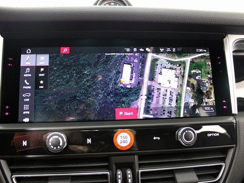 Certified 2025 Porsche Macan image 15