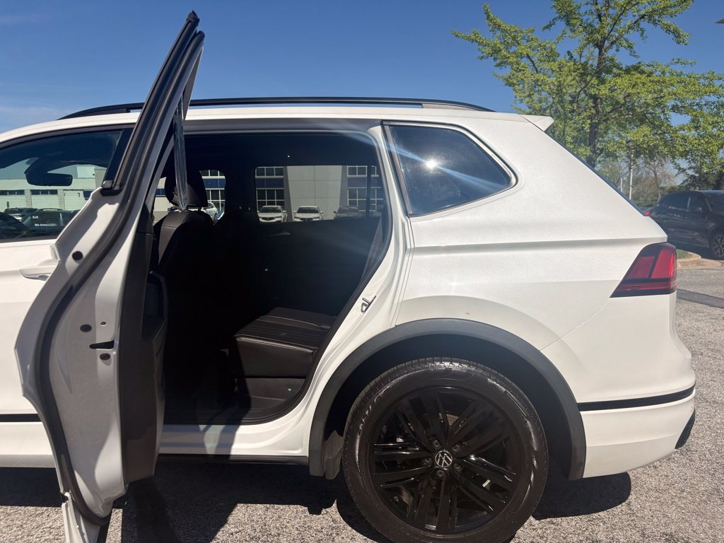 Used 2022 Volkswagen Tiguan SE R-Line AWD/4WD image 16