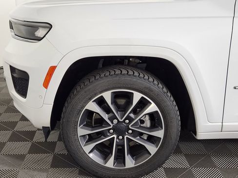 Used 2021 Jeep Grand Cherokee L Overland w/ Advanced Protech Group III AWD/4WD image 9