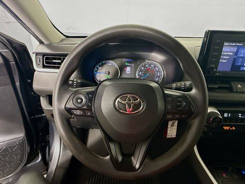 Used 2021 Toyota RAV4 LE AWD/4WD image 12