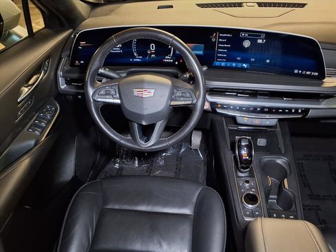 Used 2024 Cadillac XT4 Premium Luxury image 16