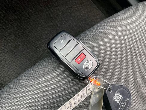 Used 2025 Toyota Camry LE w/ Convenience Package image 14