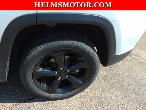 Used 2024 Jeep Grand Cherokee Limited w/ Black Appearance Package AWD/4WD image 36