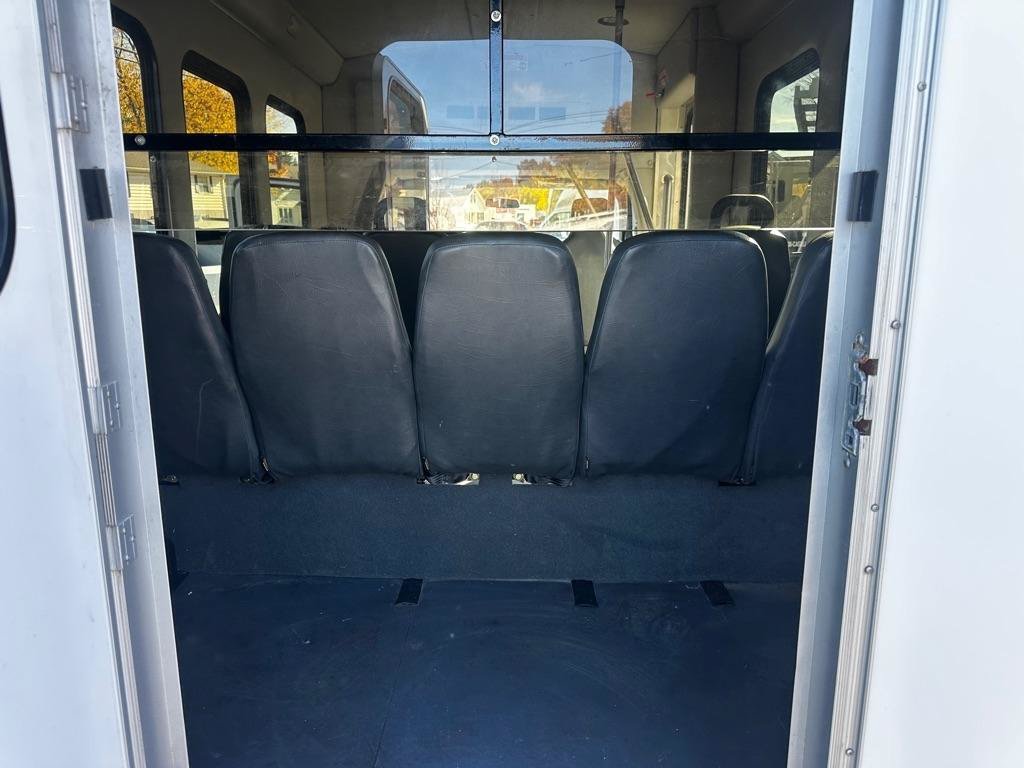 Used 2015 Ford E-350 and Econoline 350 Super Duty RWD image 13