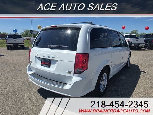 Used 2019 Dodge Grand Caravan SXT FWD image 3