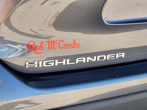 Used 2024 Toyota Highlander LE image 10