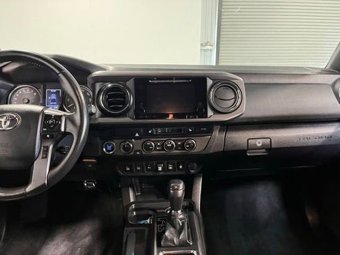 Used 2019 Toyota Tacoma TRD Off-Road AWD/4WD image 20