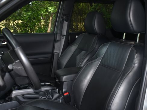 Certified 2022 Toyota Tacoma TRD Sport w/ TRD Premium Sport Package AWD/4WD image 12