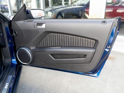 Used 2010 Ford Mustang Shelby GT500 RWD image 22