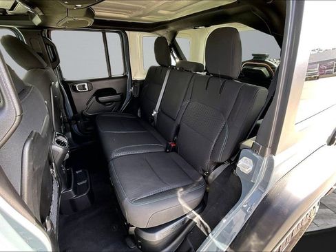 Certified 2025 Jeep Wrangler Unlimited Rubicon 4xe w/ Convenience Group AWD/4WD image 19