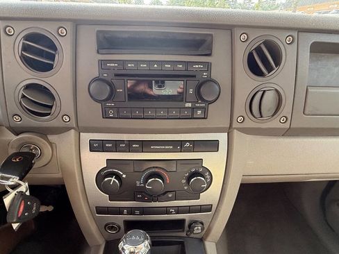 Used 2006 Jeep Commander 2WD image 73