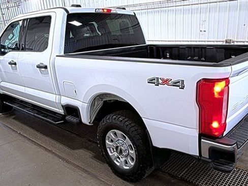 Used 2024 Ford F350 XLT AWD/4WD image 13