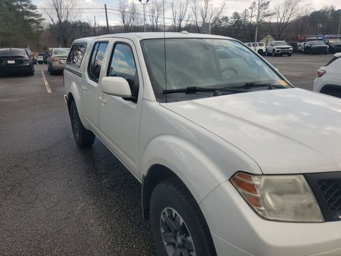 Used 2015 Nissan Frontier PRO-4X image 4
