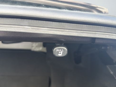 Used 2022 Toyota Camry SE w/ Convenience Package FWD image 12