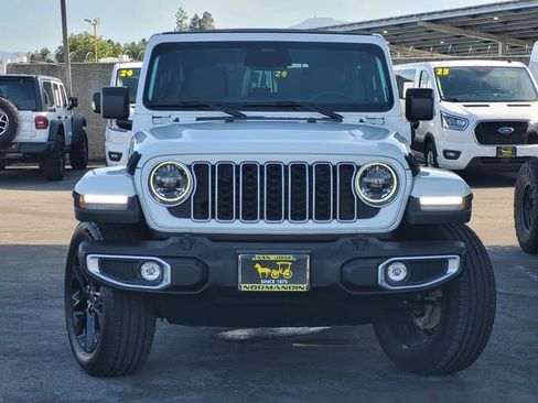 Certified 2025 Jeep Wrangler Unlimited Sahara w/ Safety Group AWD/4WD image 2