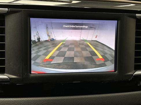 Used 2023 Chrysler Voyager LX image 5