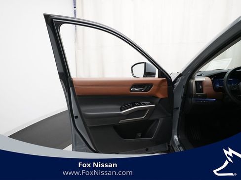 Certified 2023 Nissan Pathfinder Platinum image 29