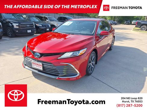 Used 2023 Toyota Camry XLE w/ Navigation Package FWD image 1