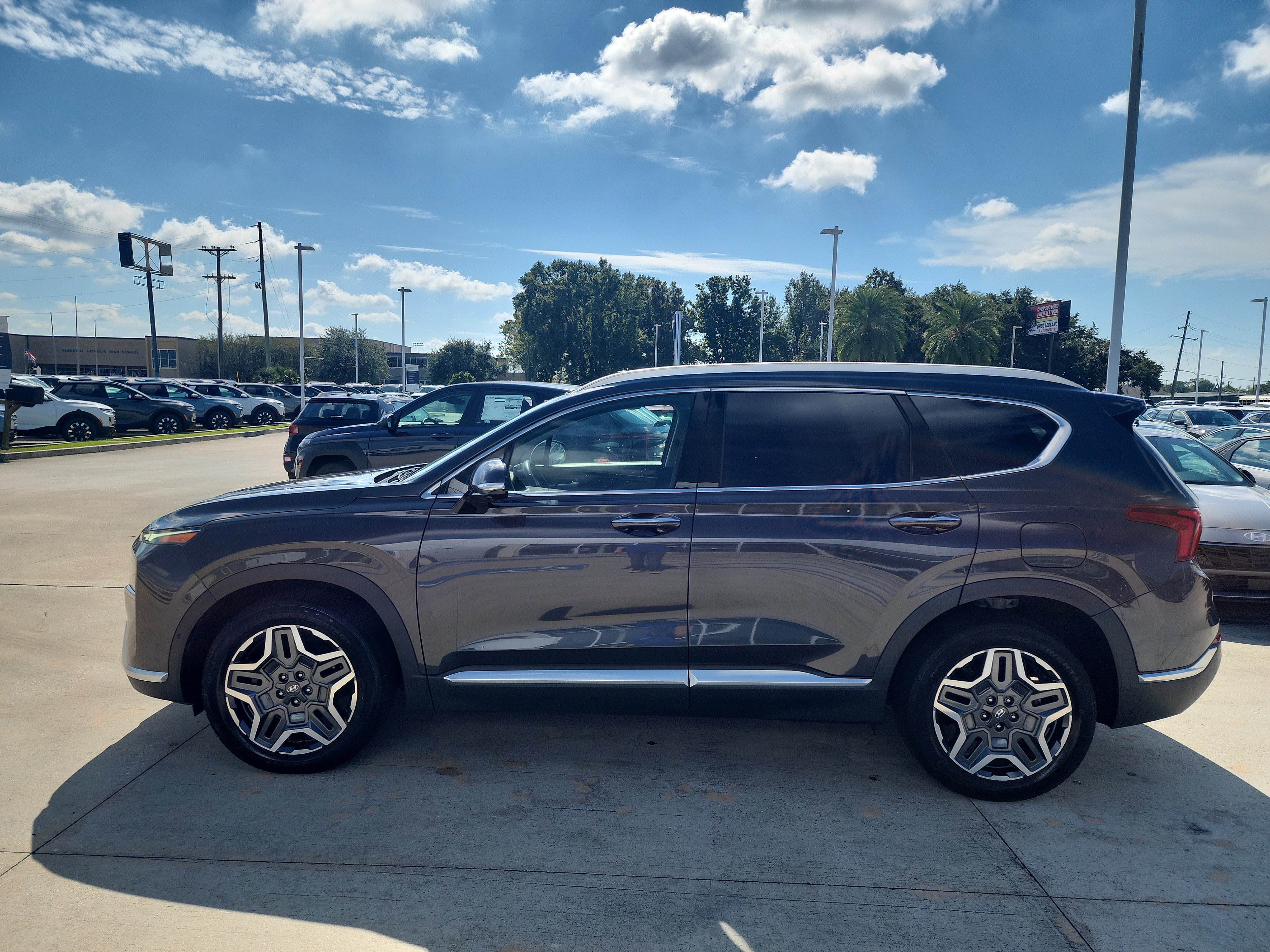 Used 2022 Hyundai Santa Fe Limited FWD image 4