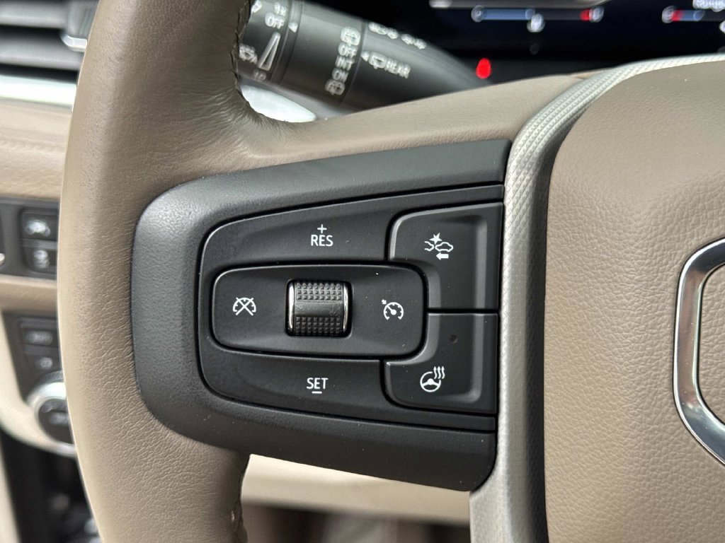 Used 2022 GMC Yukon Denali w/ Denali Premium Package AWD/4WD image 32