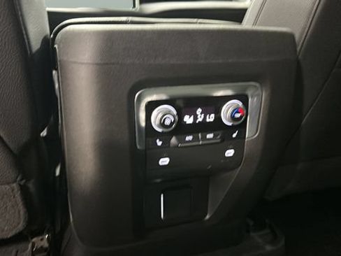 Used 2024 GMC Yukon Denali AWD/4WD image 30