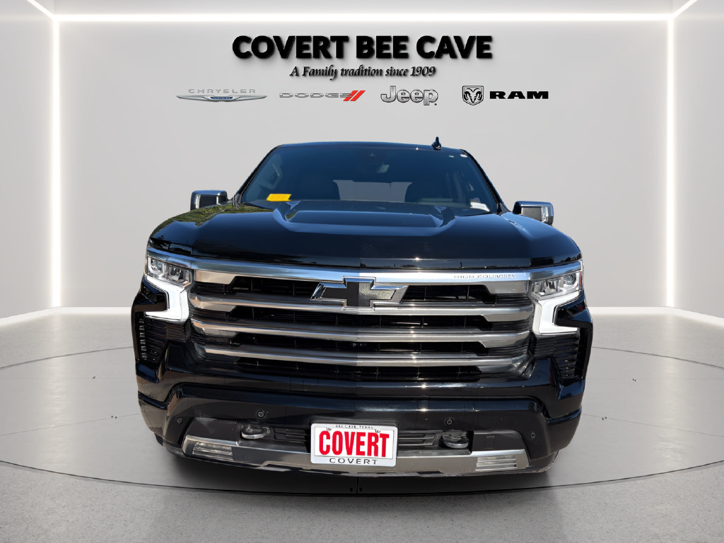 Used 2025 Chevrolet Silverado 1500 High Country w/ Technology Package AWD/4WD image 2
