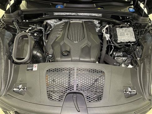Used 2025 Porsche Macan image 23