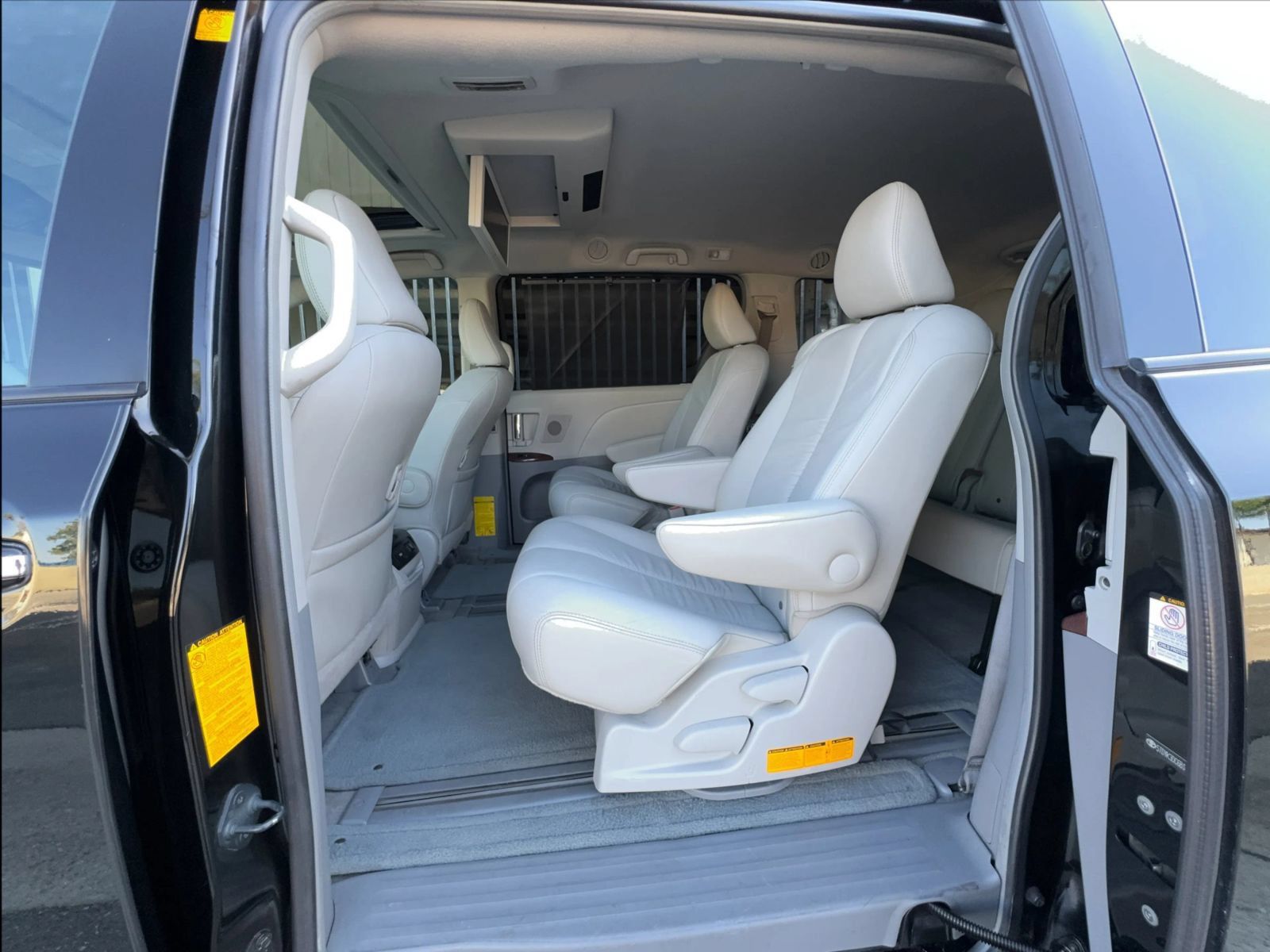 Used 2011 Toyota Sienna XLE w/ Premium Pkg FWD image 27