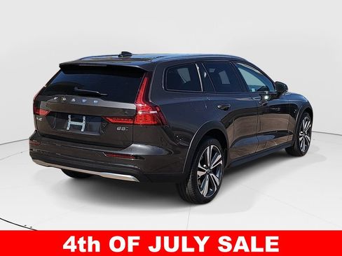 Used 2025 Volvo V60 B5 Cross Country Plus AWD/4WD image 3