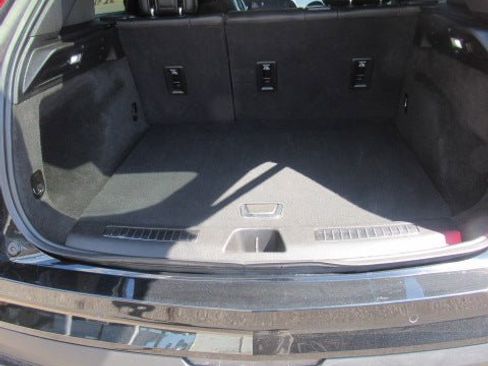 Used 2025 Cadillac XT4 Premium Luxury image 8