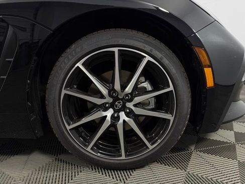 New 2025 Toyota GR86 Base image 9