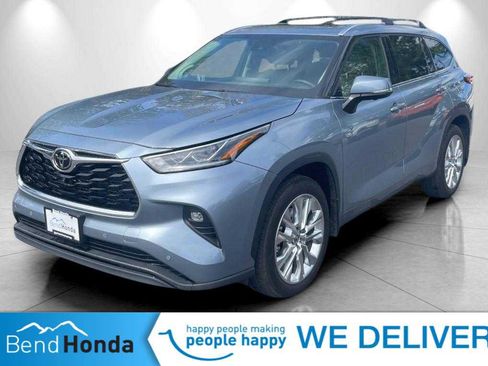 Used 2024 Toyota Highlander Limited AWD/4WD image 1