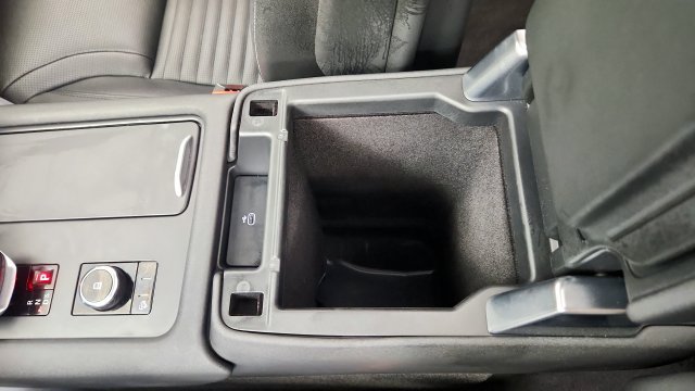 Used 2025 Land Rover Discovery S AWD/4WD image 73