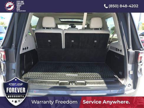 Used 2024 Jeep Wagoneer Series III w/ Premium Group I AWD/4WD image 32