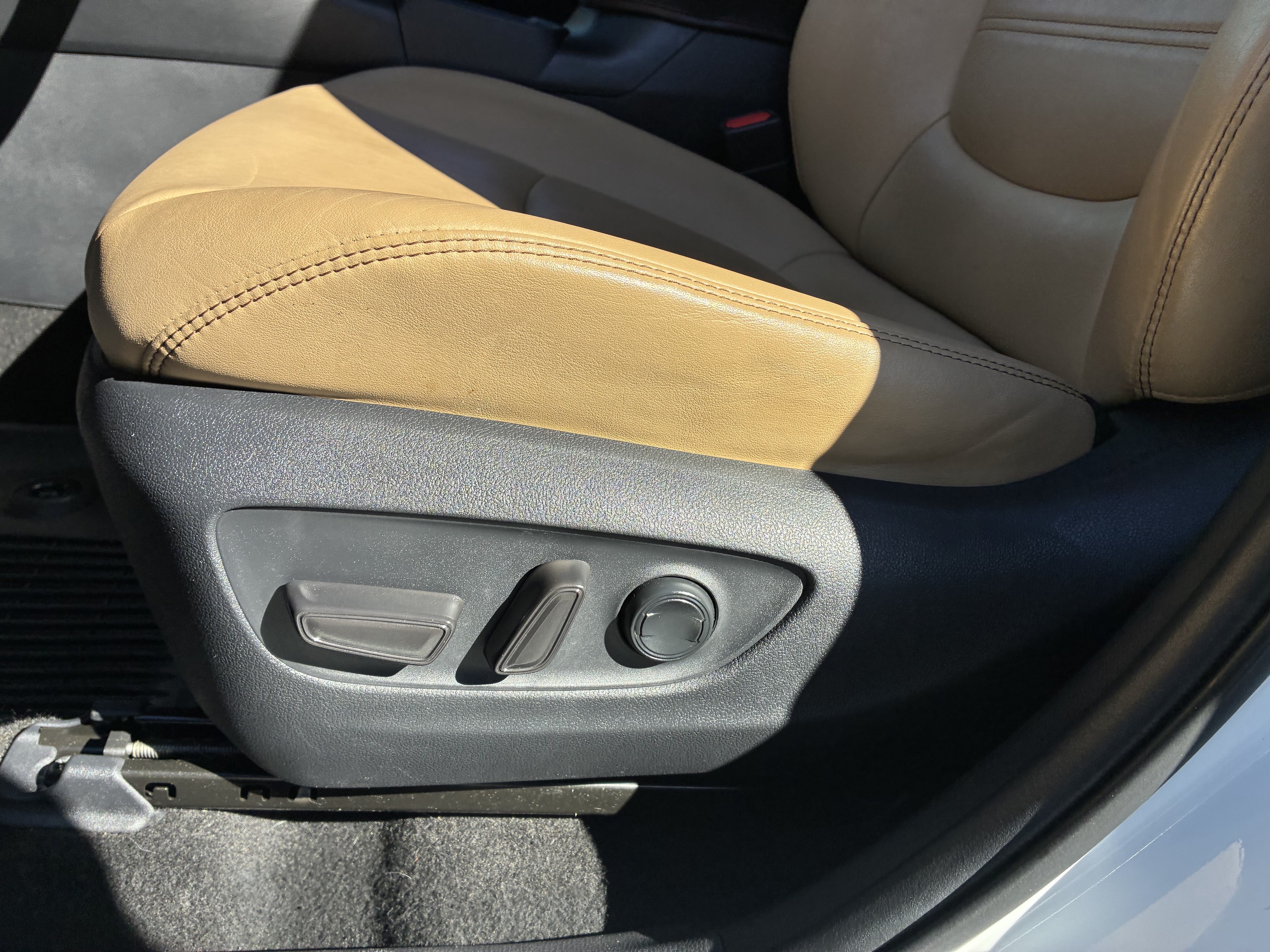 Used 2020 Toyota RAV4 XLE Premium FWD image 25
