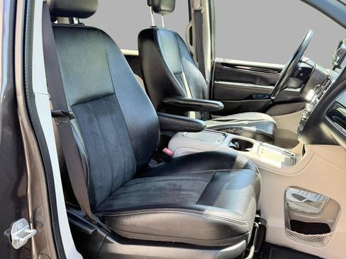 Used 2019 Dodge Grand Caravan SXT FWD image 31