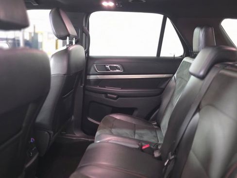 Used 2018 Ford Explorer XLT w/ Equipment Group 202A image 24