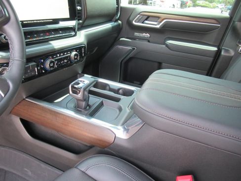 Used 2026 Chevrolet Silverado 1500 High Country w/ Midnight Edition RWD image 16