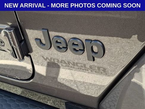 Used 2020 Jeep Wrangler Unlimited Sahara AWD/4WD image 13